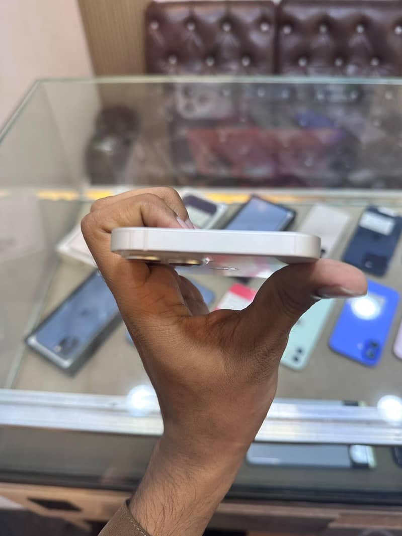 Apple iPhone 13 4