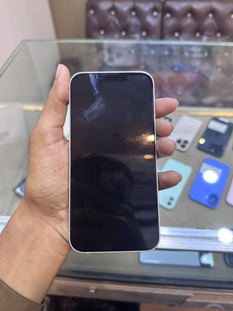 Apple iPhone 13 5