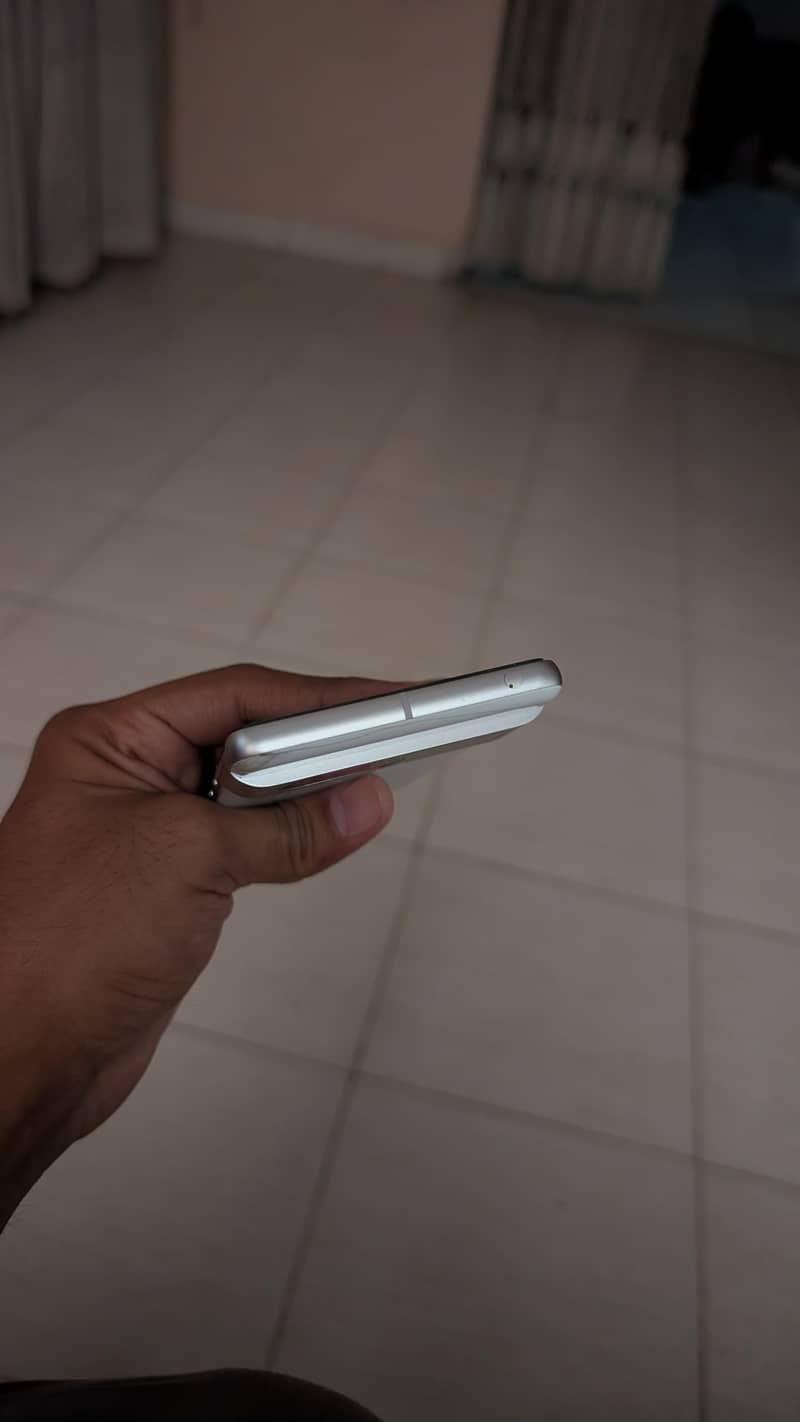 Google Pixel 7 4