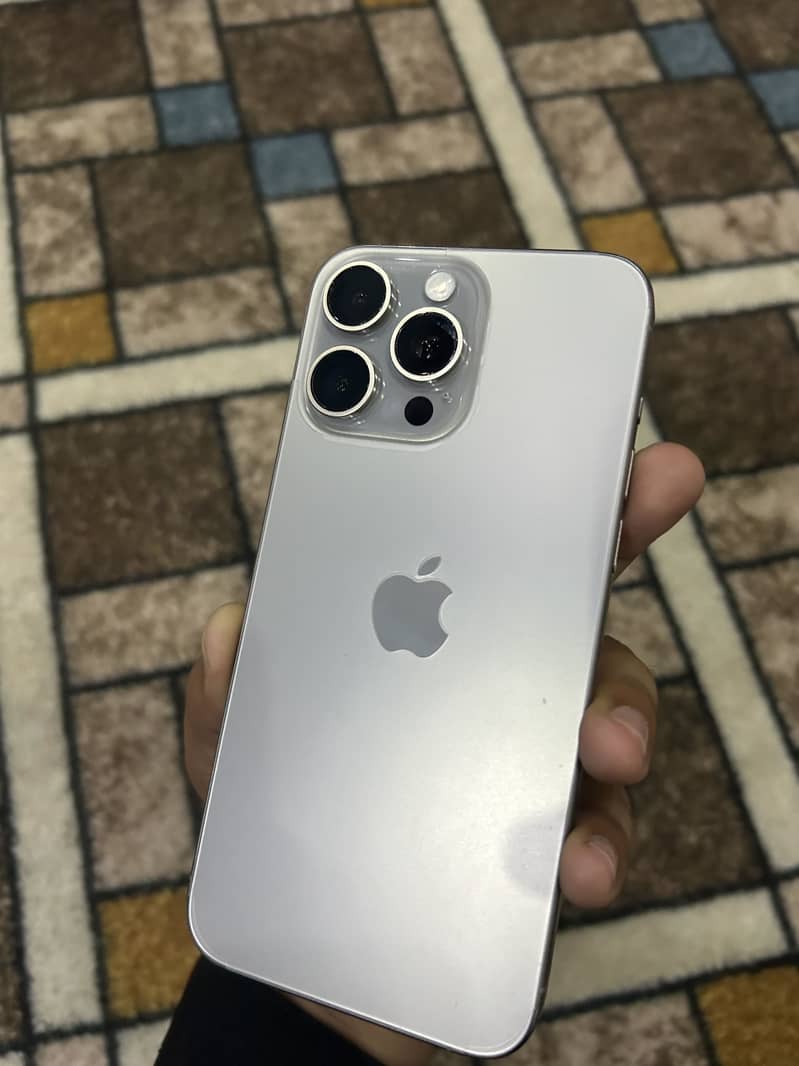 Apple iPhone 15 Pro Max 0