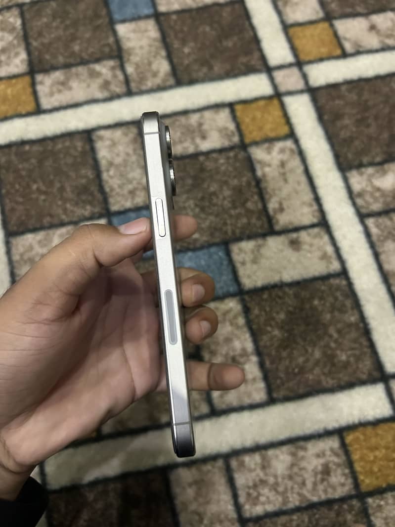 Apple iPhone 15 Pro Max 2