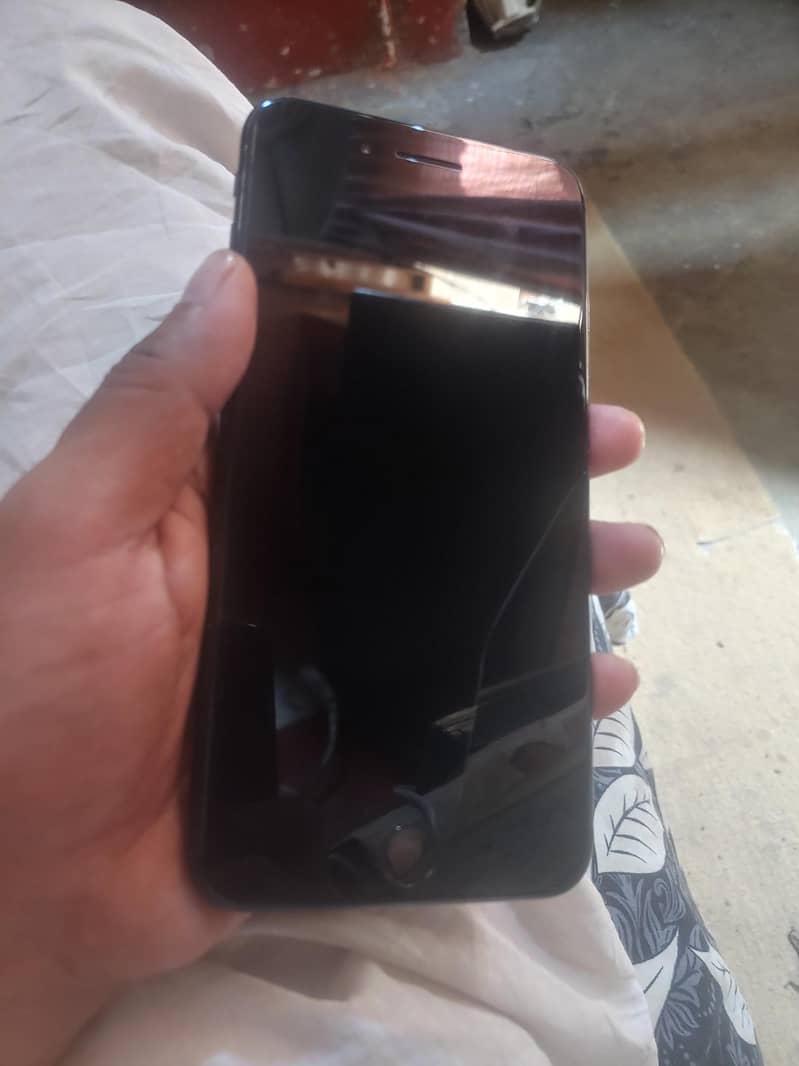 Apple iPhone 7 Plus 0