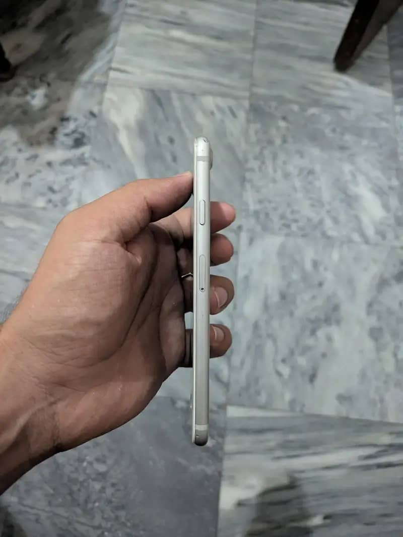 Apple iPhone 7 2