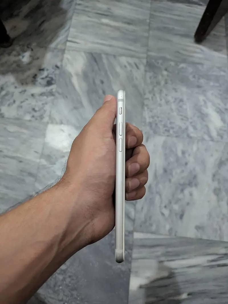 Apple iPhone 7 3