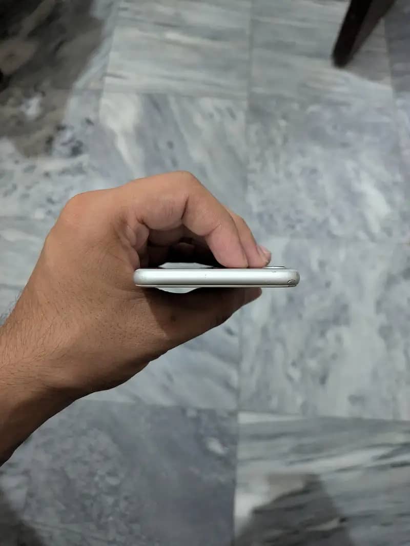 Apple iPhone 7 4
