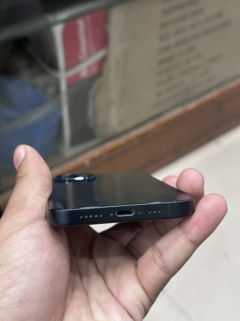Apple iPhone 13 4