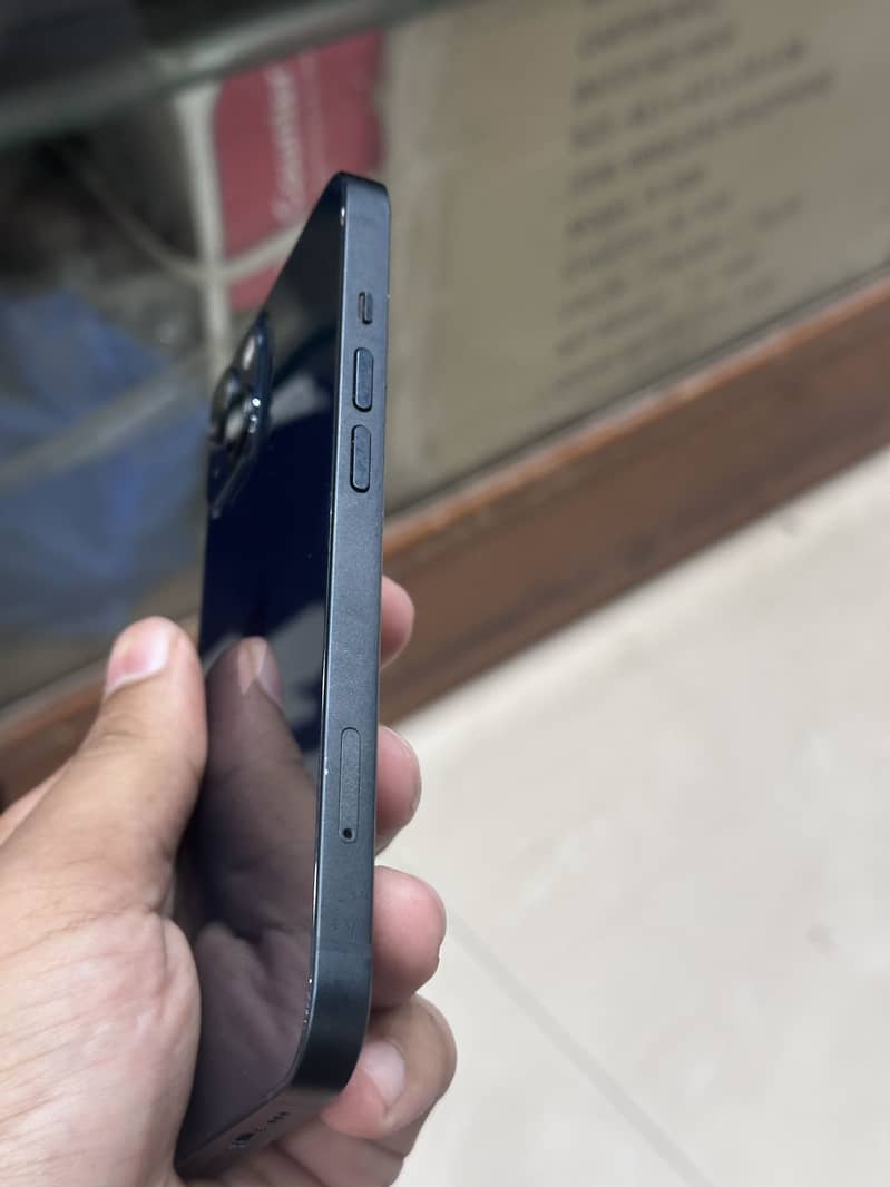 Apple iPhone 13 5