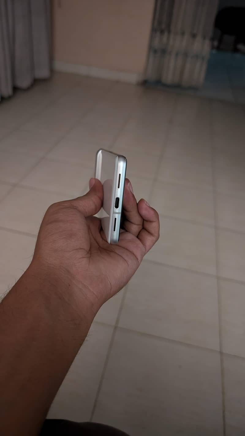 Google Pixel 7 4