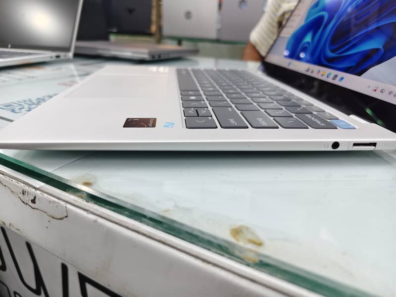HP Omnibook Ultra Flip 14 | 16GB RAM / 512GB NVMe SSD) 1