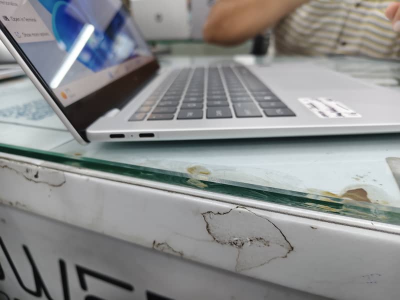 HP Omnibook Ultra Flip 14 | 16GB RAM / 512GB NVMe SSD) 2