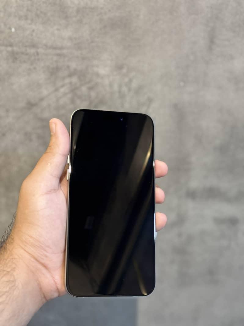 Apple iPhone 15 Pro Max 2