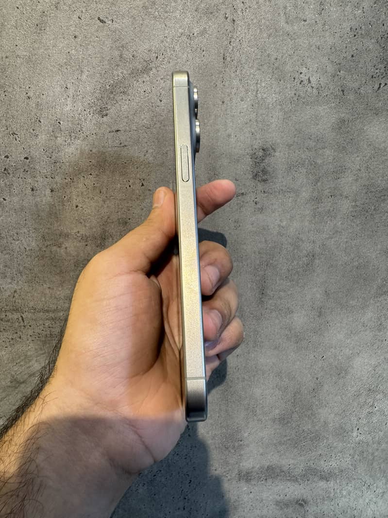 Apple iPhone 15 Pro Max 3