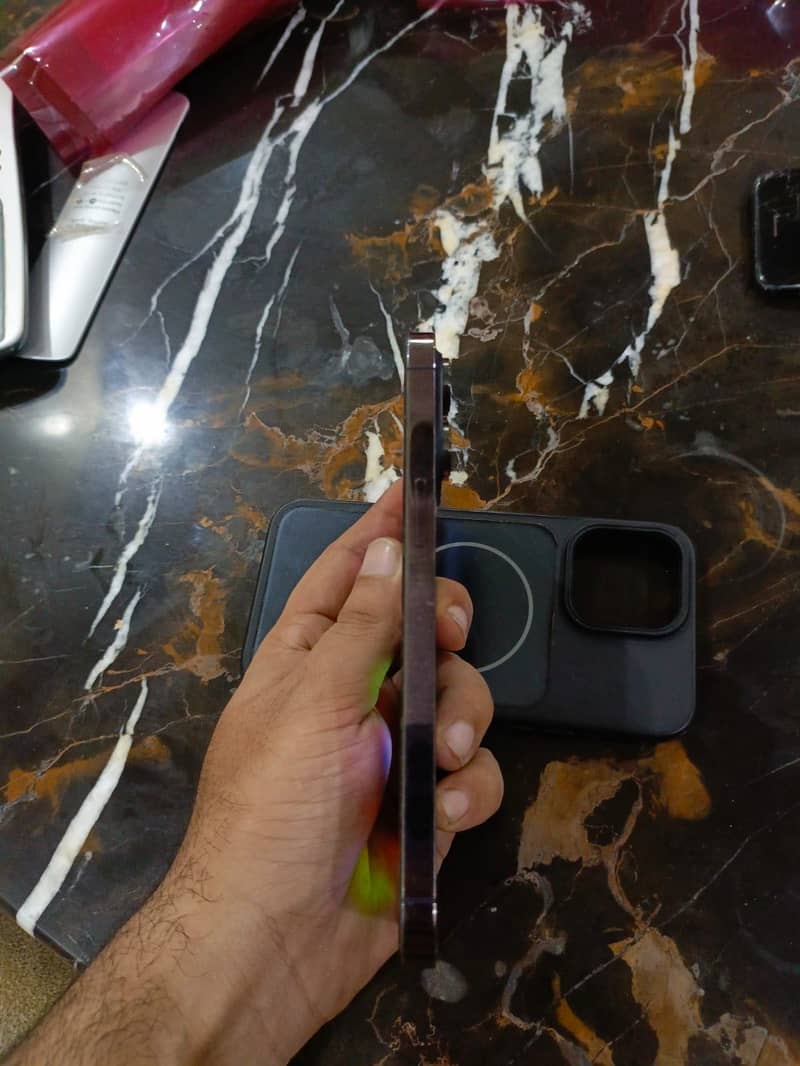 Apple iPhone 14 Pro Max 4