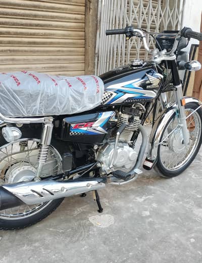Honda CG-125. . . . {2025} Karachi Number. . . . . 0303/0255582