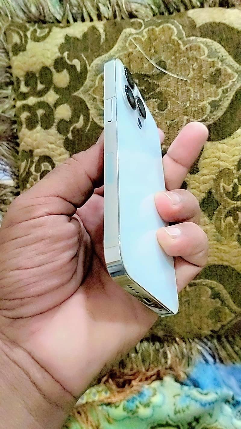 Apple iPhone 13 Pro 2