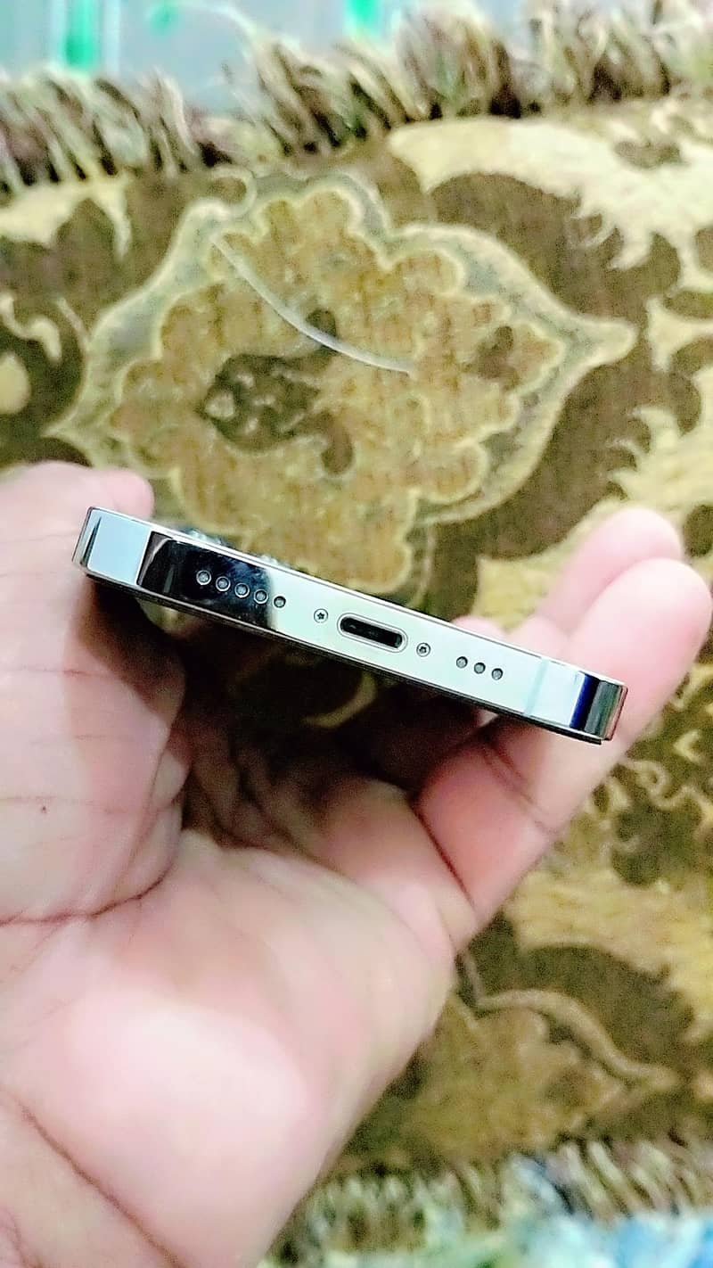 Apple iPhone 13 Pro 4