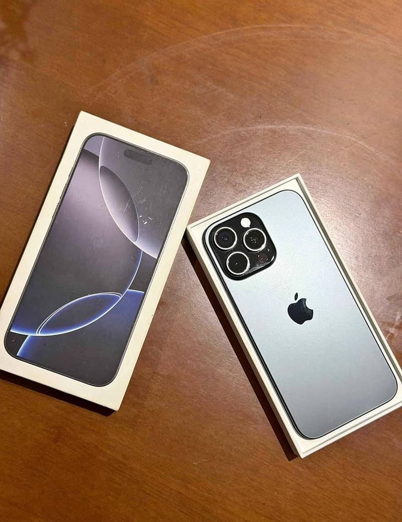 Apple iPhone 16 Pro Max 0