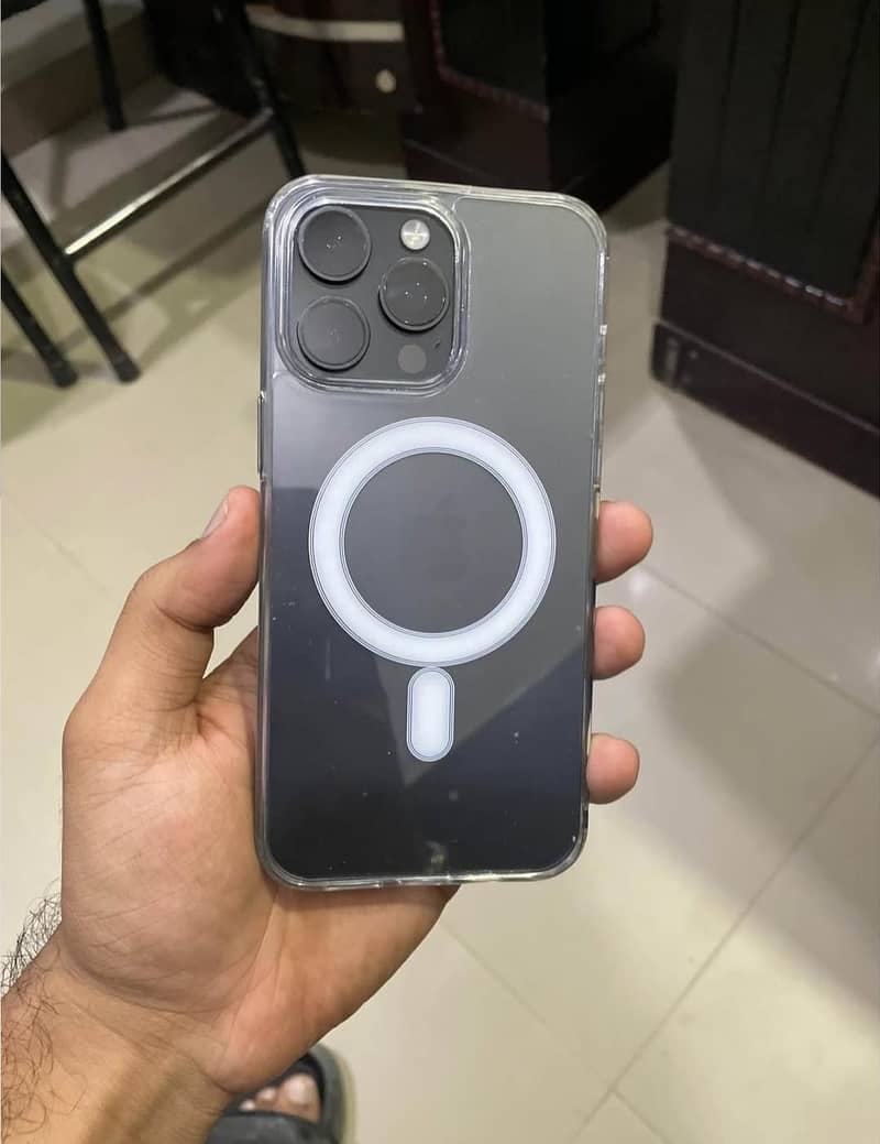 Apple iPhone 16 Pro Max 1