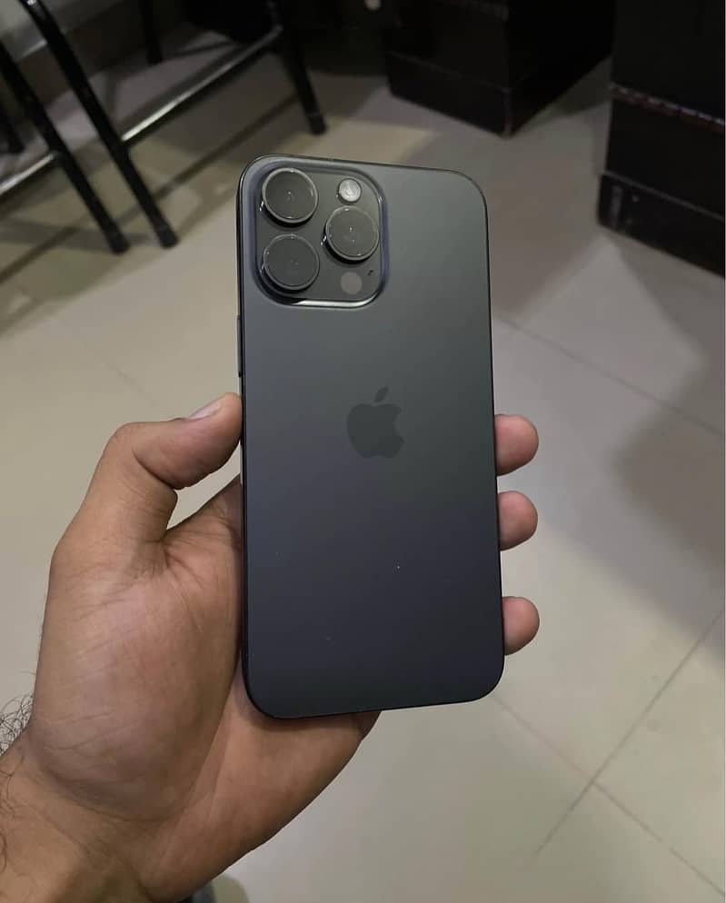Apple iPhone 16 Pro Max 2