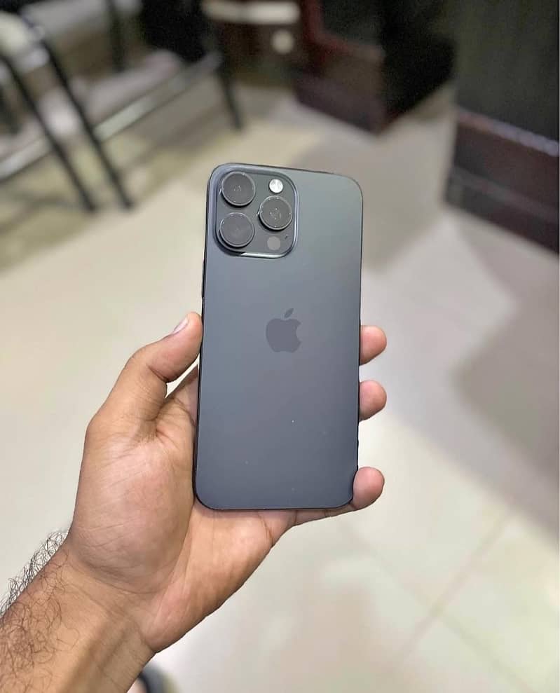 Apple iPhone 16 Pro Max 3