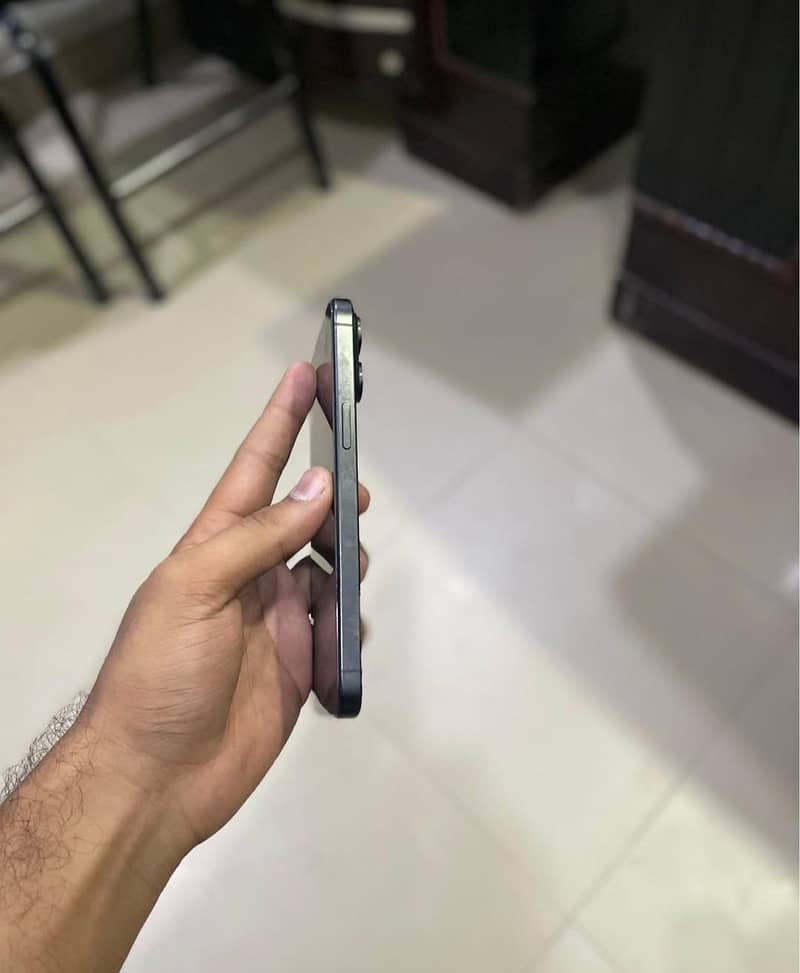 Apple iPhone 16 Pro Max 5
