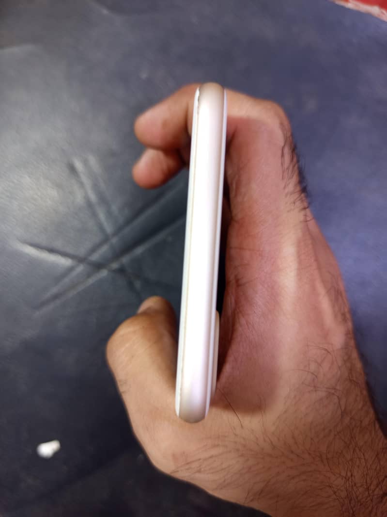 Apple iPhone 7 Plus 2
