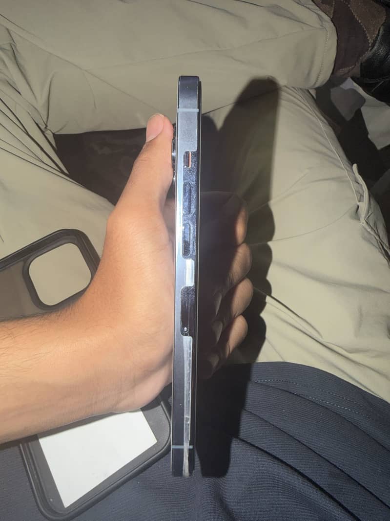 Apple iPhone 13 Pro 2