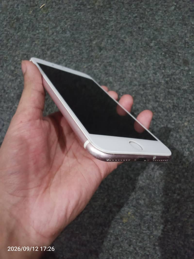 Apple iPhone 7 Plus 2