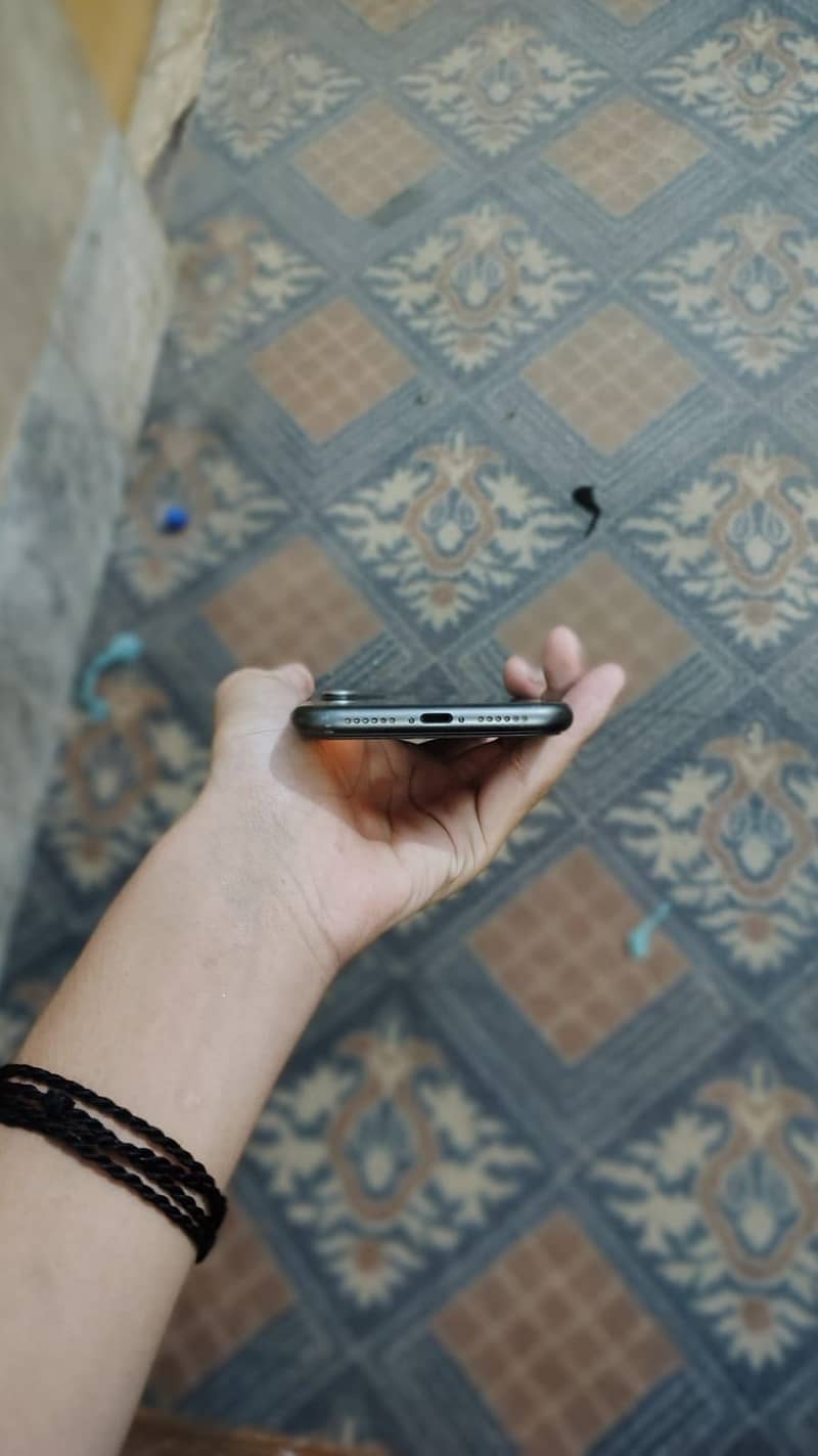 Apple iPhone 11 3