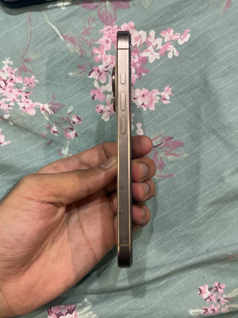 Apple iPhone 16 Pro 5