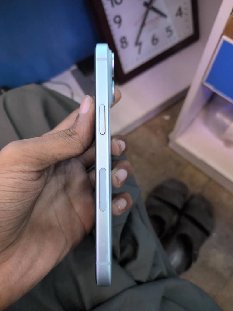 Apple iPhone 15 2