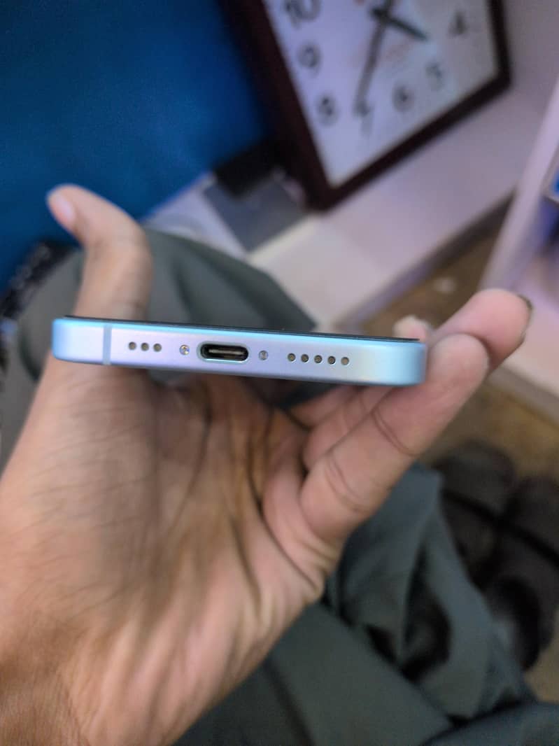 Apple iPhone 15 4