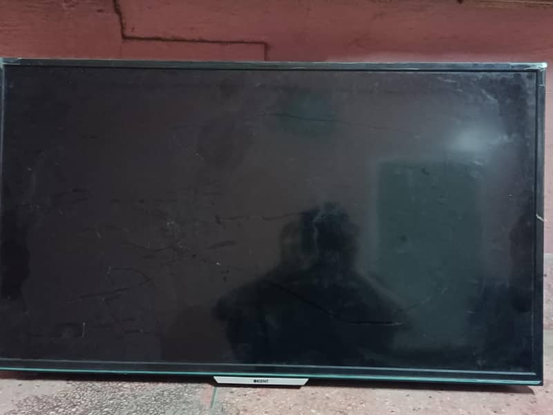 Orient 40 inch lcd simple panel damage 1