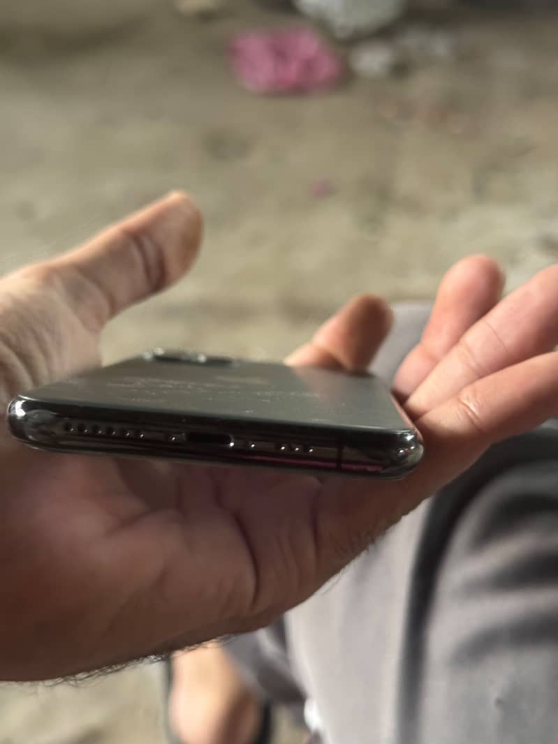 Apple iPhone 11 Pro 1
