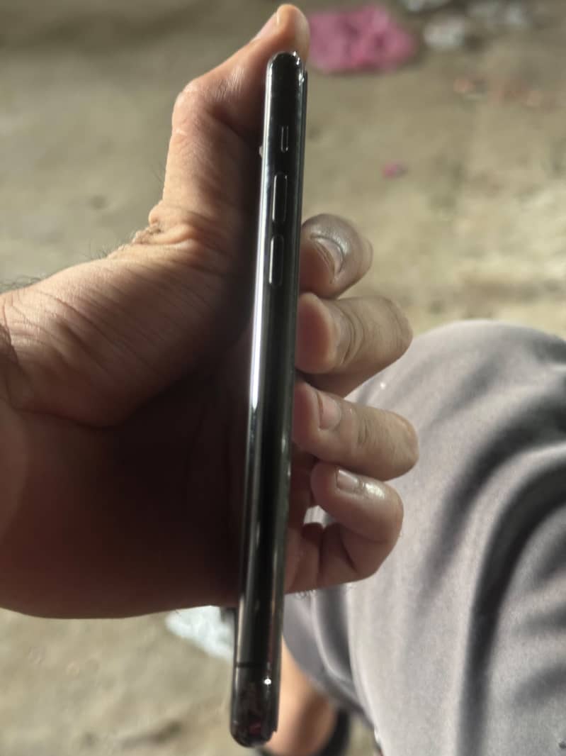 Apple iPhone 11 Pro 3