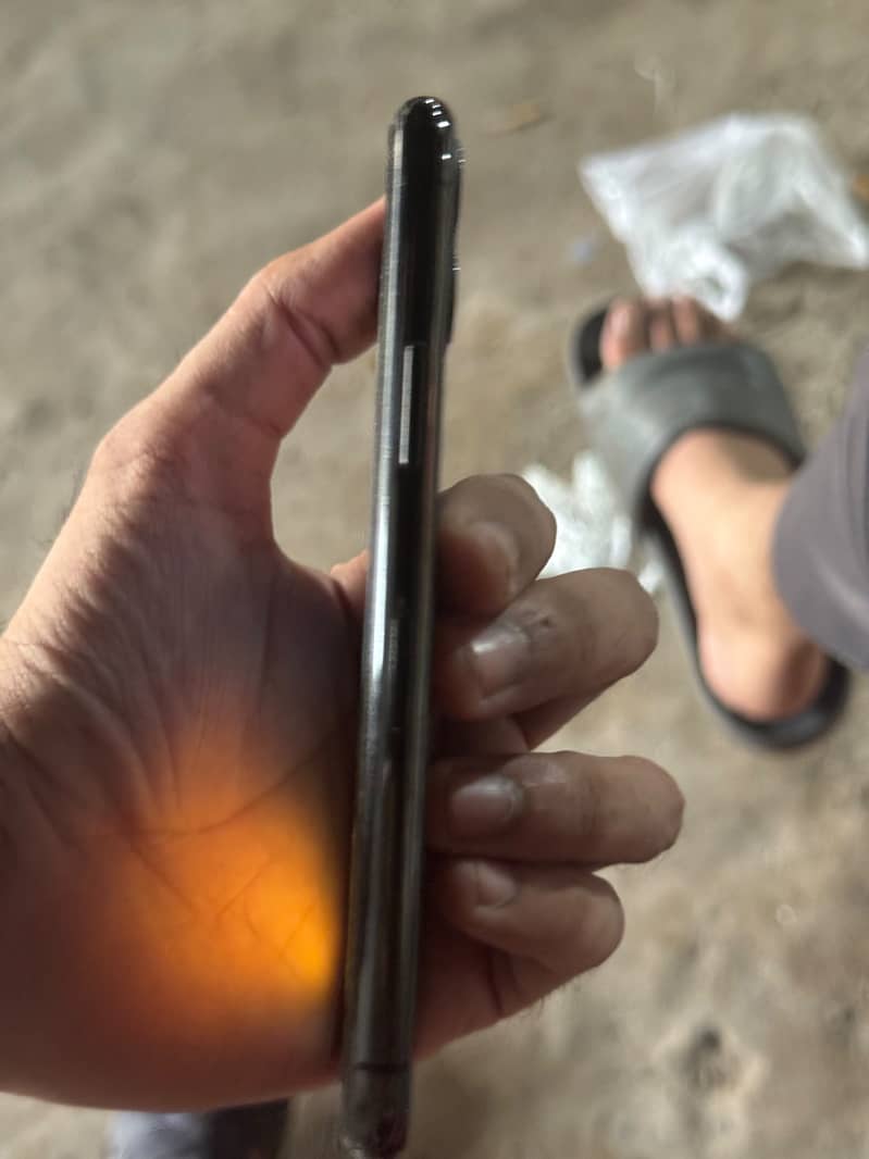 Apple iPhone 11 Pro 4