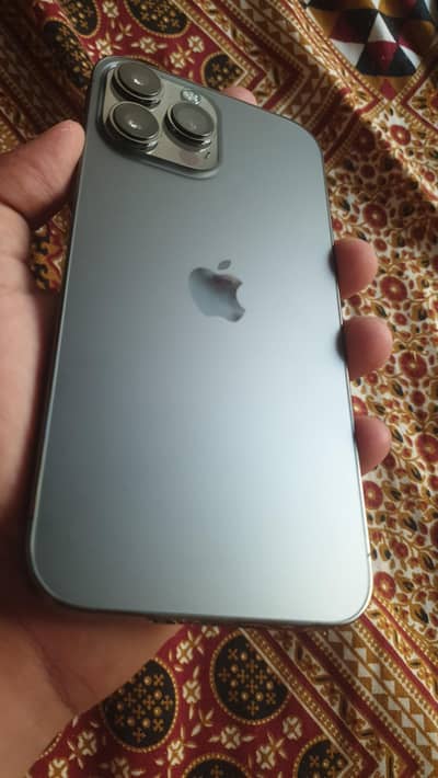 Apple iPhone 13 Pro max waterpack