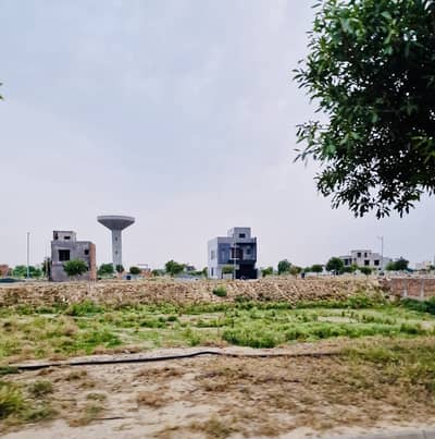 05 Marla Corner Plot 40 feet Road Carpet Road Possession Area Near Main Boulevard and Commercial Market
