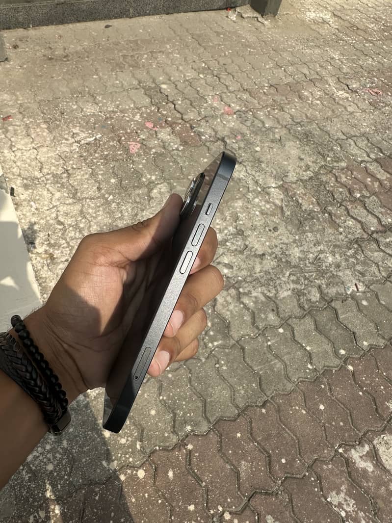 Apple iPhone 13 5