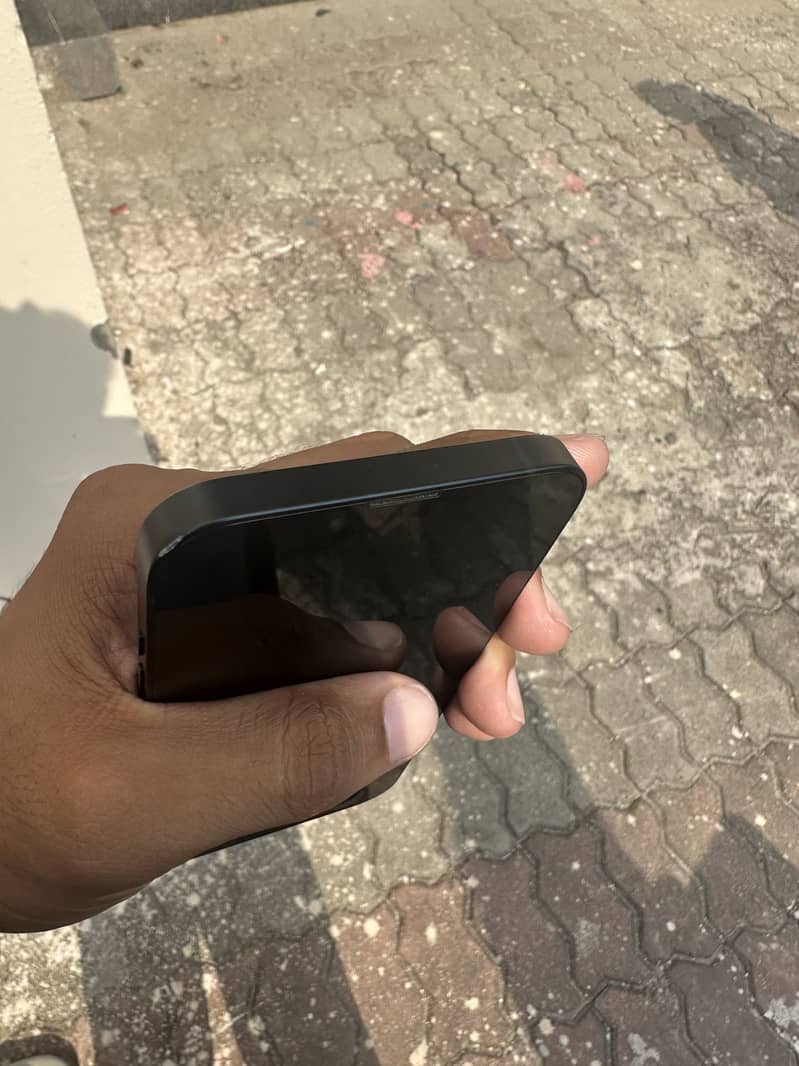 Apple iPhone 13 8