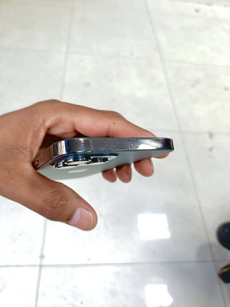 Apple iPhone 12 Pro Max 4