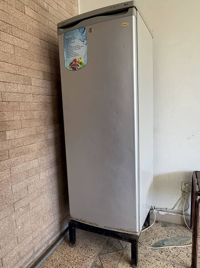 Upright deep freezer 3