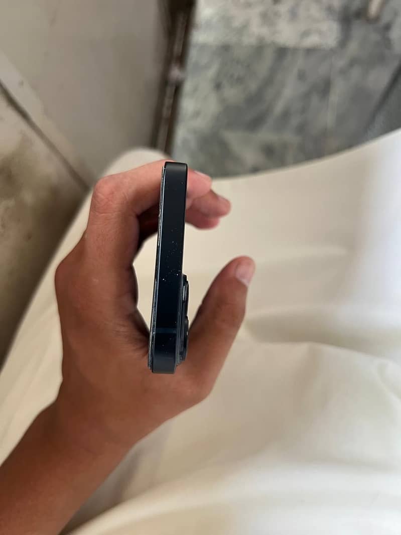Apple iPhone 14 3