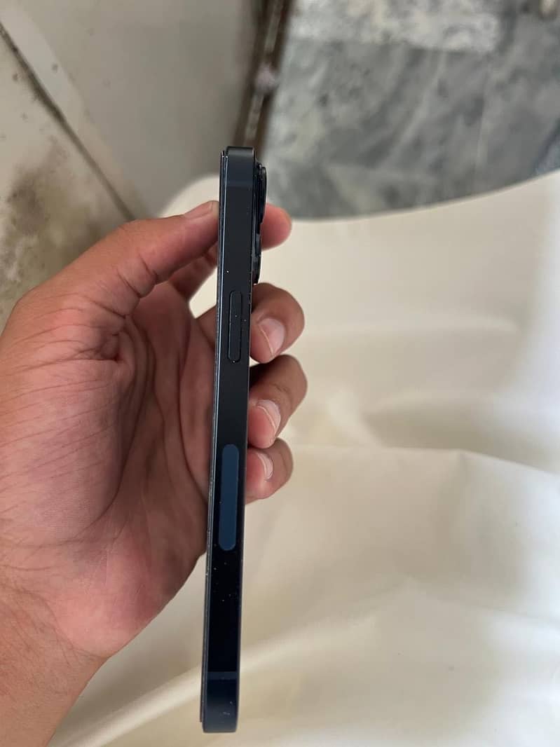 Apple iPhone 14 4