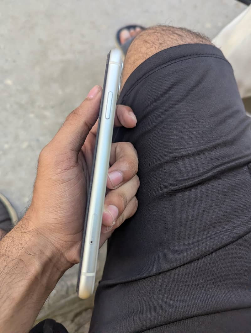 Apple iPhone 11 3