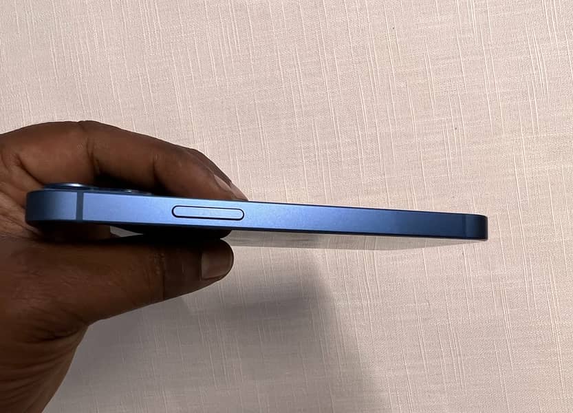 Apple iPhone 13 2