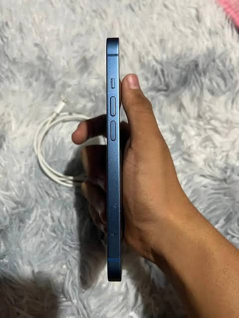 Apple iPhone 13 4