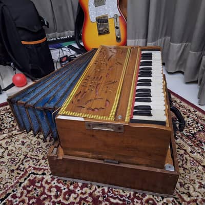 Indian harmonium 2 line bass male for sale