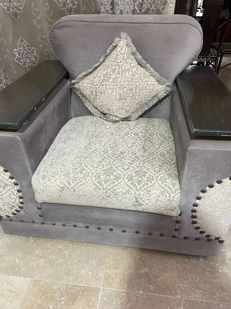 7-seater sofa set. 0