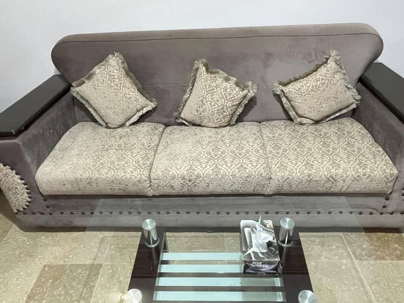 7-seater sofa set. 4